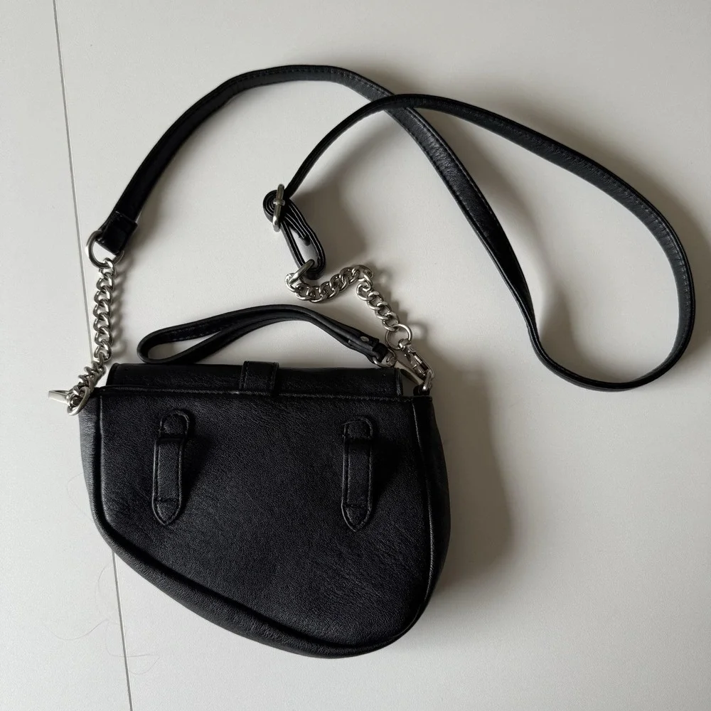 Jessica Simpson Black Crossbody Handbag Adjustable Strap Saddle Silver‎ Hardware